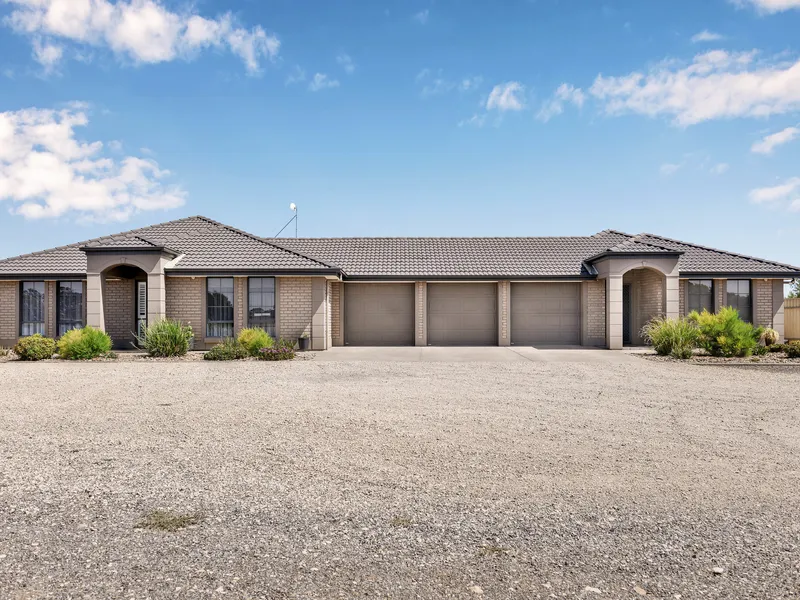 2 Beautiful homes for the price of 1 on an approximately 45 acre/17 hectare allotment