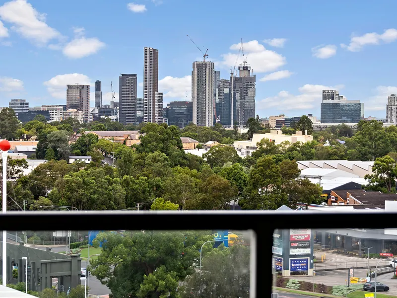 Level 8 and Ultra-stylish apartment with CBD views