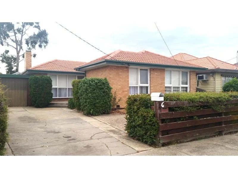 3 Bedroom Home - Close to Schooling, Shopping and Public Transport