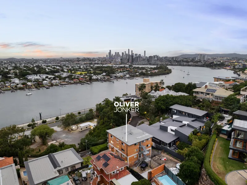 Top Level Apartment with Brisbane River & CBD Views.