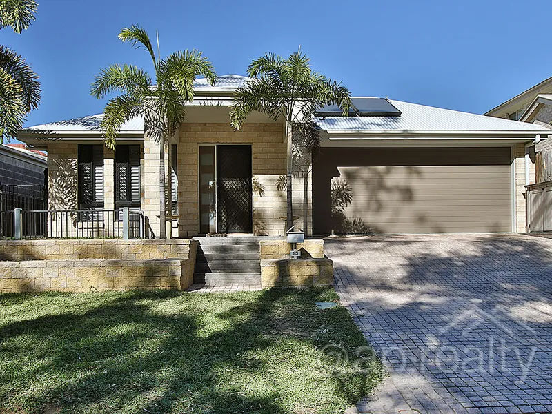 SPECIAL FAMILY HOME WITH SOLAR BENEFITS