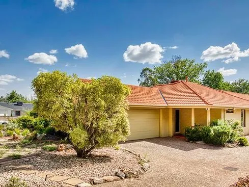 Beautifully presented three bedroom townhouse
