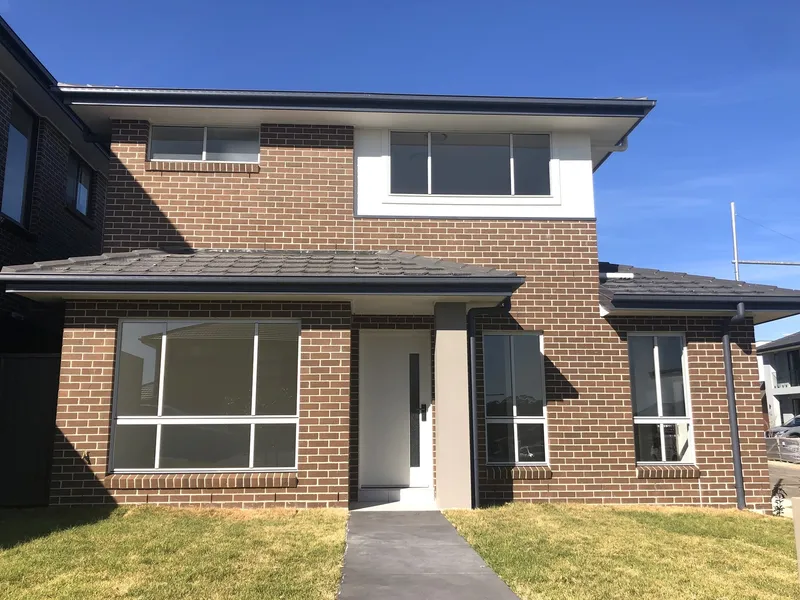 Brand New 5 Bedrooms House in Leppington!