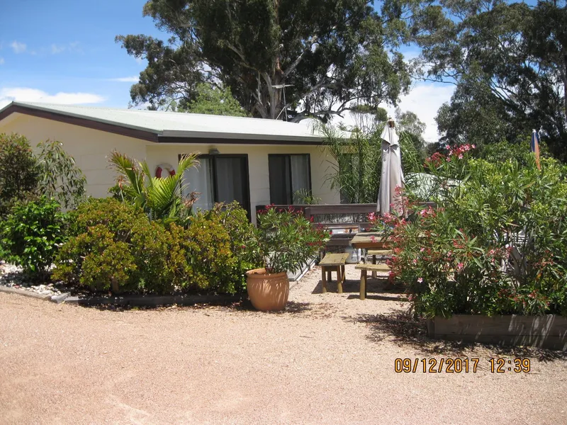 RENOVATED 3 BED UNIT FULLY FURNISHED