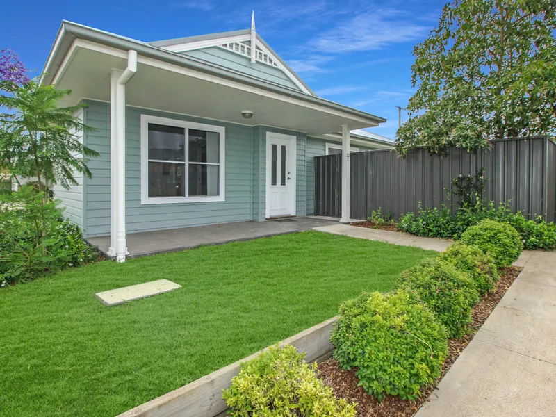 * MODERN 3 BEDROOM STRATA VILLA * GREAT LOCATION *