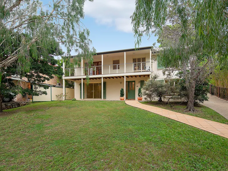 PICTURESQUE LIVING IN QUIET CUL-DE-SAC