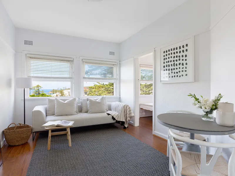 Neat apartment with knockout ocean & district Views