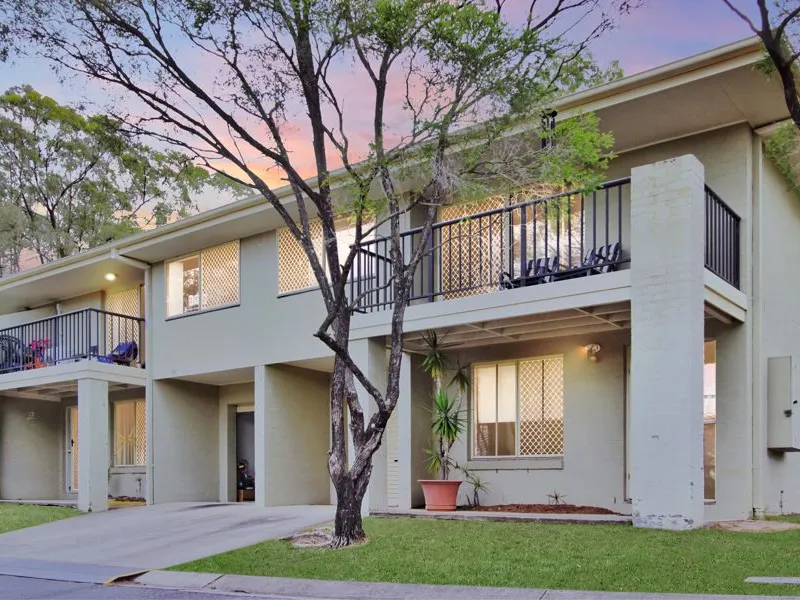 3 Bedrooms 3  Bathrooms , ...great value for money ..10 min to beach , overlooking pool , ...