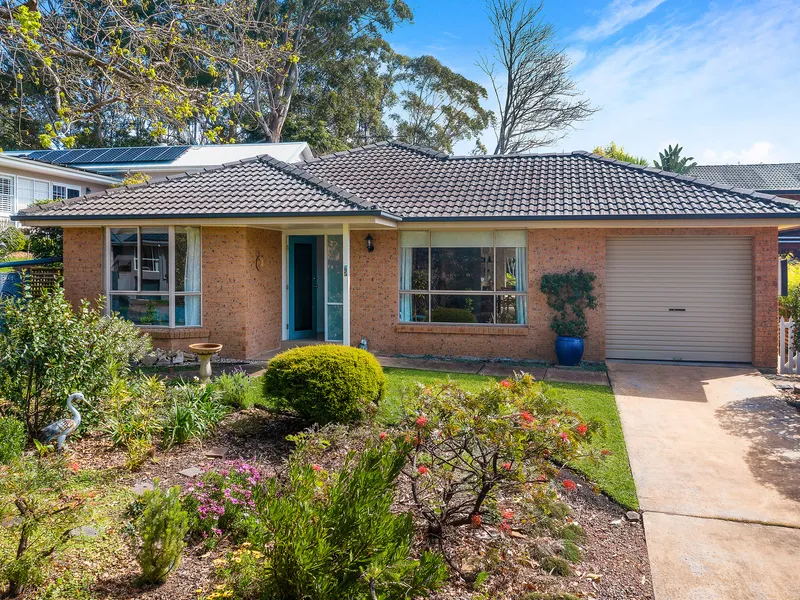 Centrally located, only moments to Avoca Beach, Brisbane Water boardwalk
