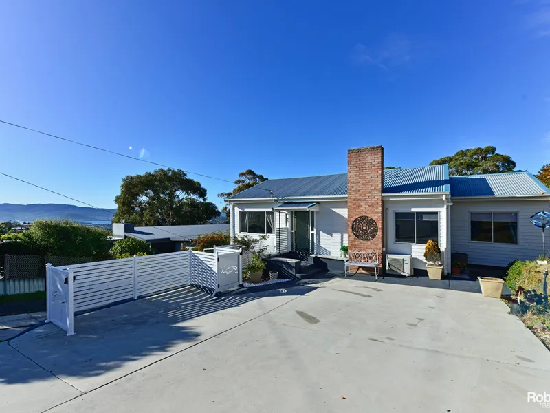 Comfortable, Convenient & Stylish home in a Popular Location