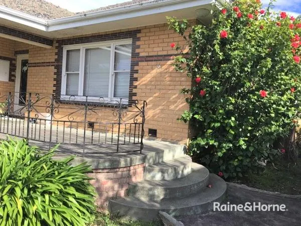 Lovely 3 Bedroom Home in Dandenong!