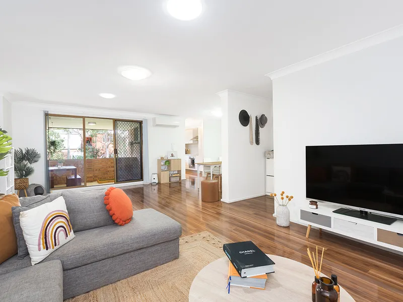 TOP FLOOR APARTMENT WITH WEST FACING BALCONY