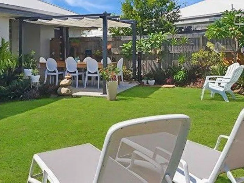 3 Bedroom duplex - lovely backyard