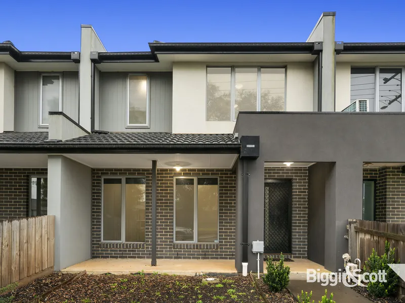 Immaculately Kept Townhouse - Family Orientated Location!