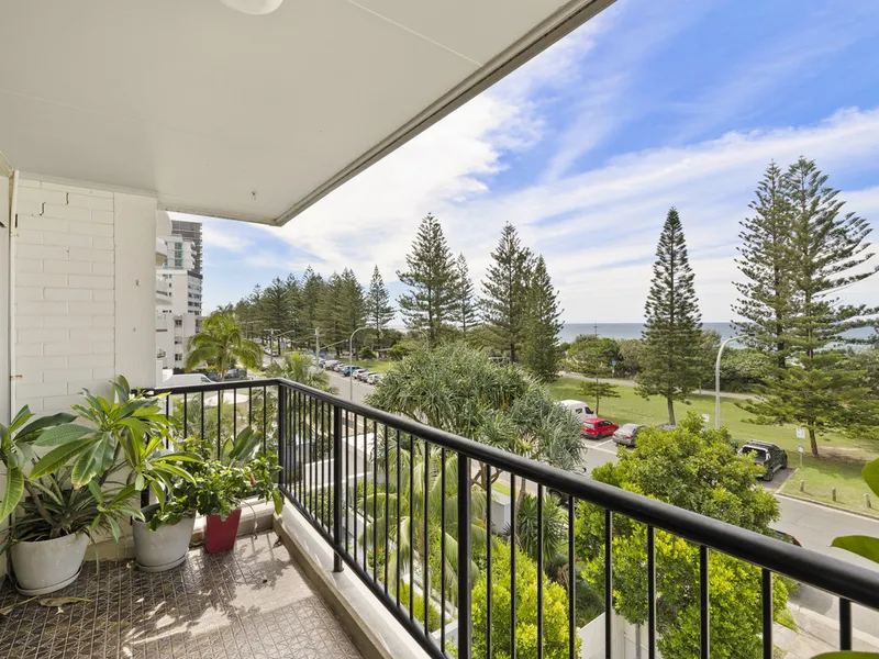 Spacious top floor unit with ocean views!