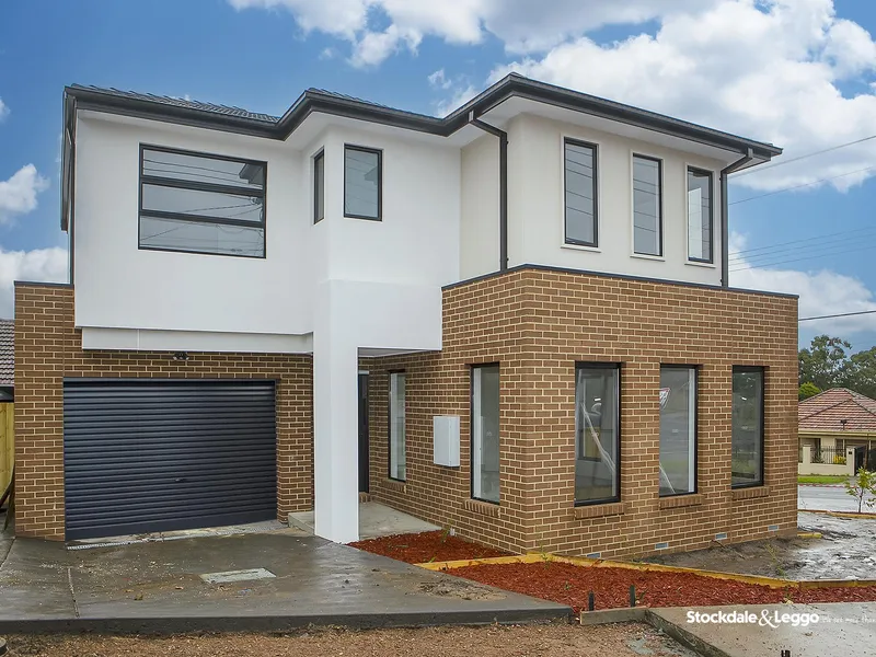 SUPERB 3 BED TOWNHOUSE IN CENTRAL LOCATION