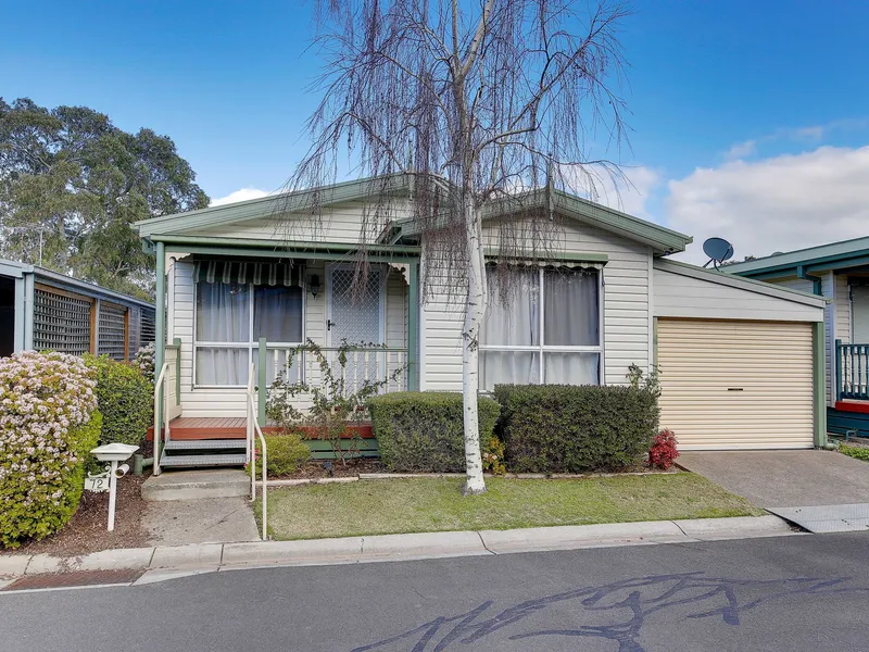 Pet friendly home in welcoming over 55s community