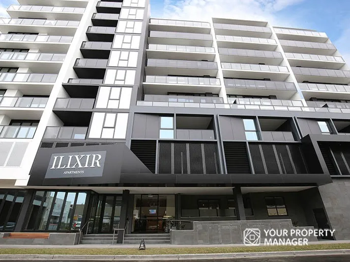 Chic Apartment In Central Cheltenham - Two Bedroom & One Bathroom Apartment With One Car-Space