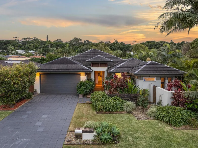 Luxurious custom built family home in the dream location