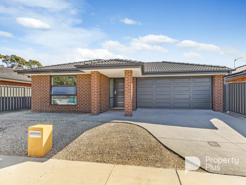 Modern Family Home with 4 Bedrooms & Double Garage