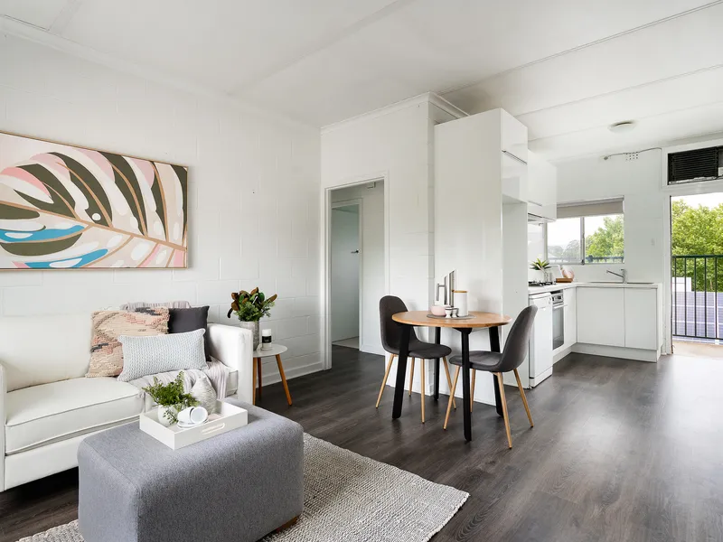 A refreshed 2-bedroom unit with 360-degree convenience…