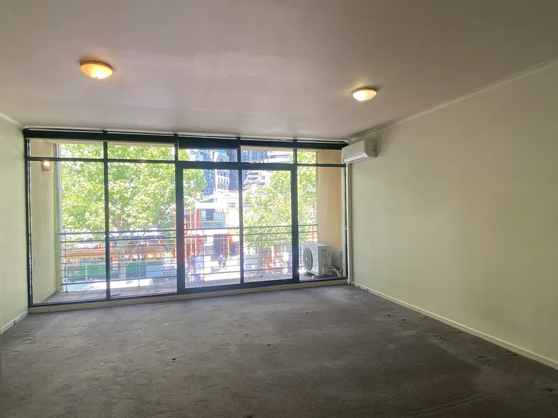 Spacious apartment with features galore!