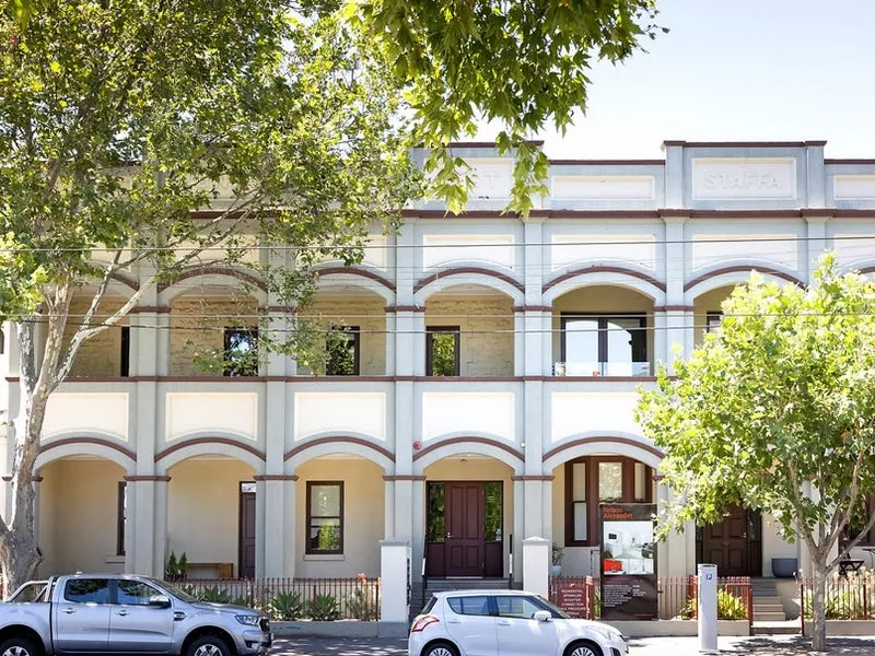 One-bedroom apartment in the historic 'Fontaine' building