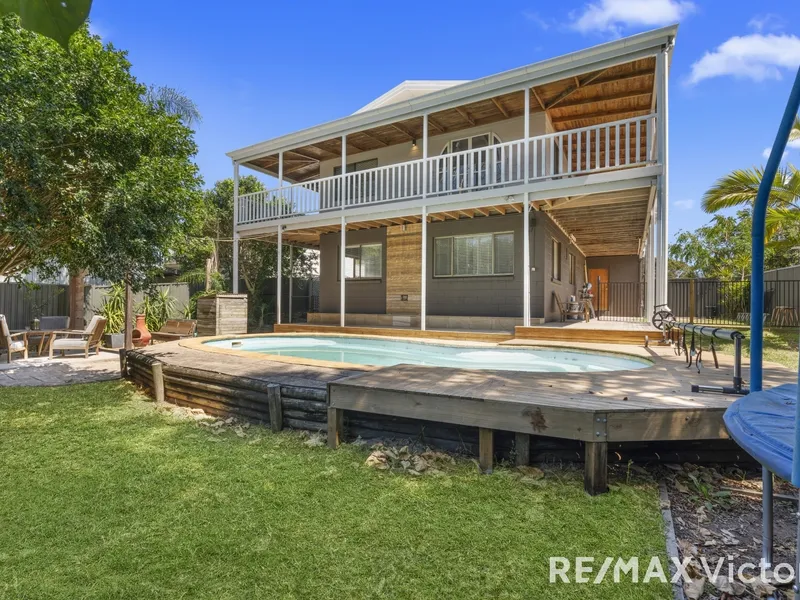 RENOVATED BEACHMERE BEAUTY + 607m2 + MULTIPLE LIVING AREAS + POOL