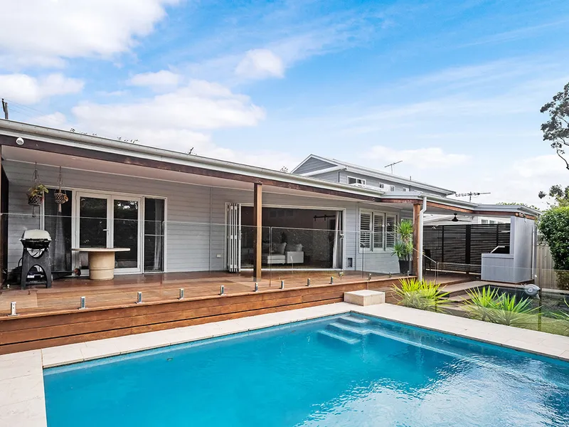 The Ultimate - North Facing, Family Entertainer