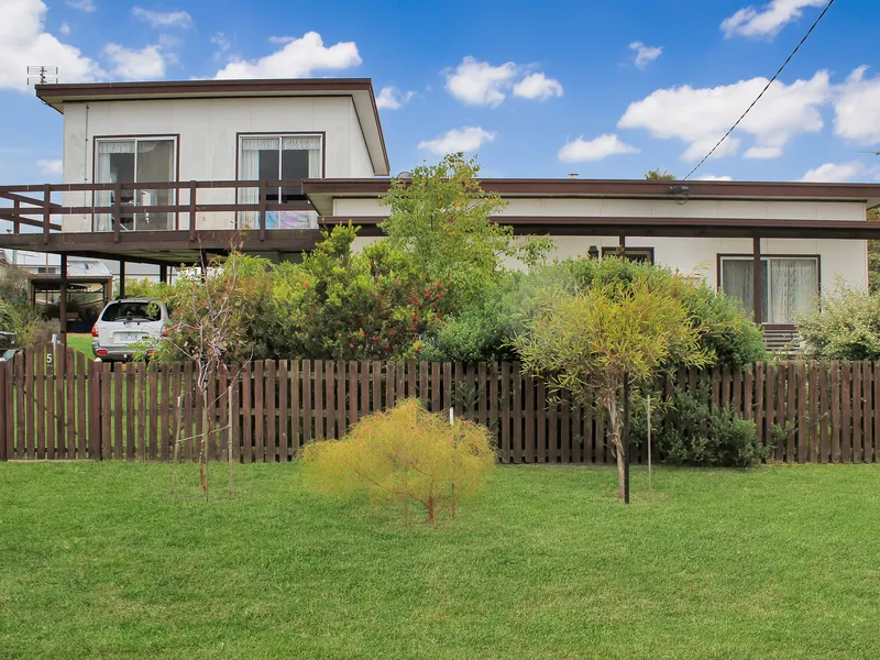 GET IN NOW!- DOUBLE STOREY HOME IN MCLOUGHLINS BEACH ON HUGE CORNER BLOCK