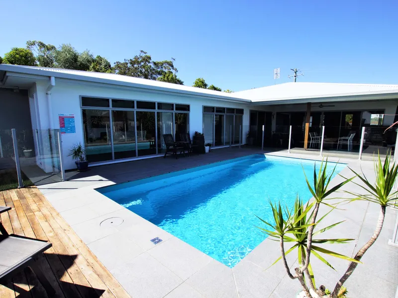 BEACHSIDE FULLY FURNISHED FAMILY HOME