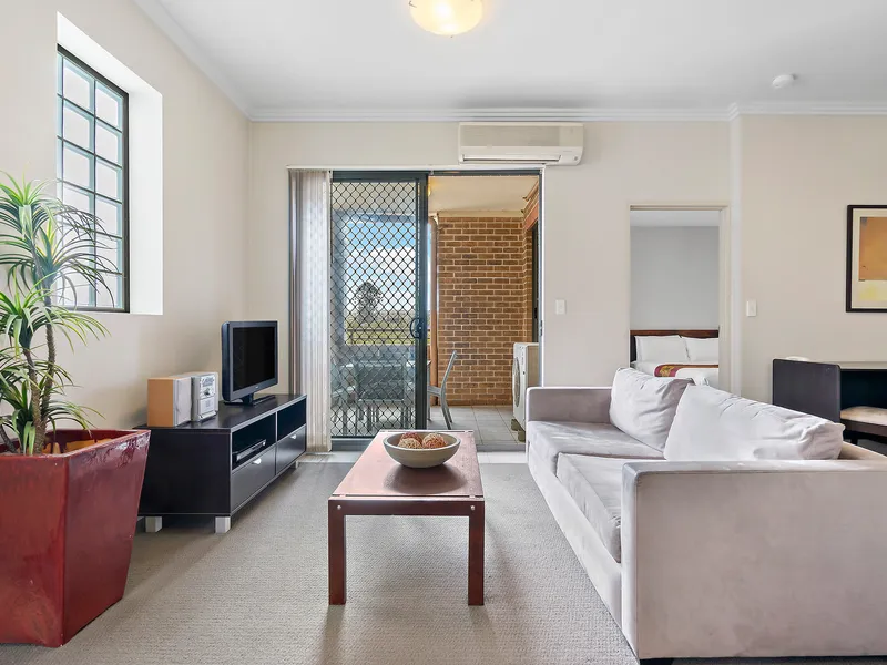 Fully furnished one-bed apartment in the CBD