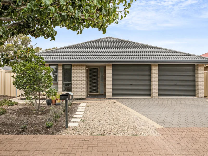 LARGE 4 BEDROOM HOME IN A POPULAR SUBURB