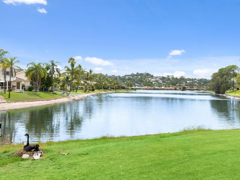 WATERFRONT LIFESTYLE 