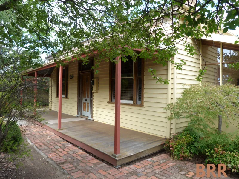 RIGHT IN THE HEART OF TOWN! FABULOUS LOCATION!