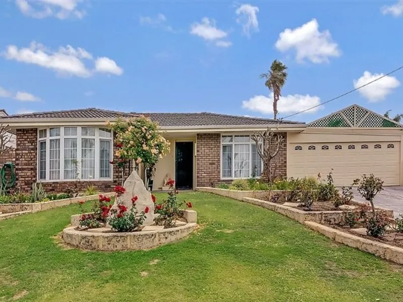 SIMON SAYS UNDER OFFER!!