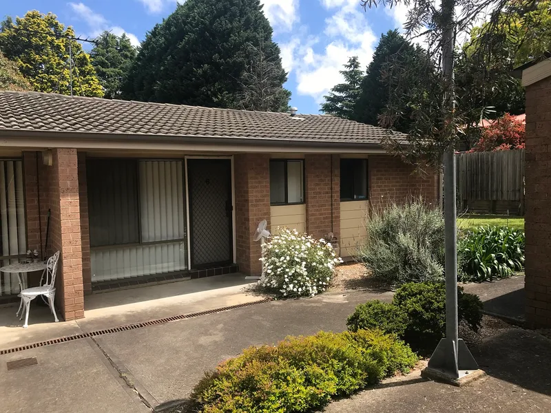 One Bedroom Unit - Close to Town