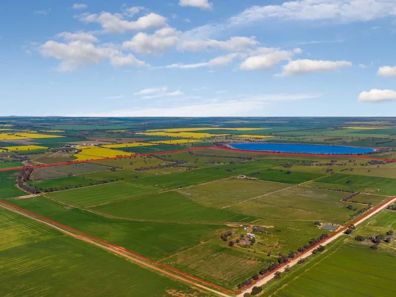 'Lakeview' & 'Malleefringe' Two highly productive and versatile mixed farming opportunities