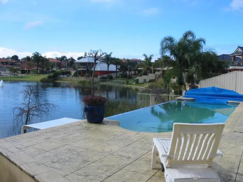 LAKESIDE LIVING PLUS POOL