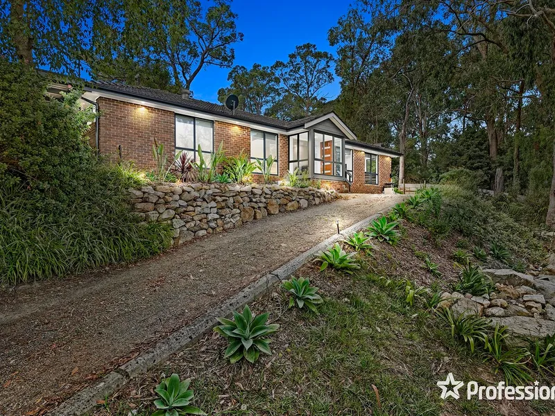 LIFESTYLE DREAM ON ONE ACRE (APPROX) WITH STUNNING VIEW