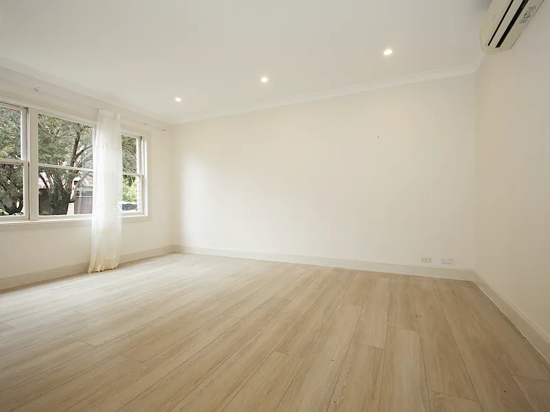 Spacious & Newly Renovated Three Bedrooms Townhouse