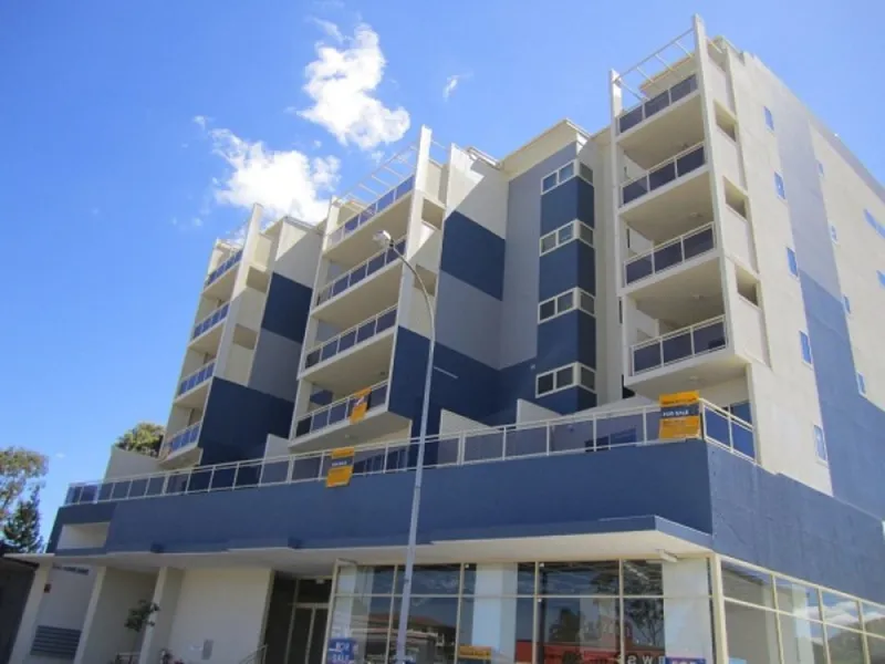 UNDER INSTRUCTION TO SELL!!  A MASSIVE 3 BRS APARTMENT,180M2, A MIN AWAY FROM ANYTHING.