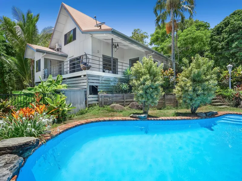 Elevated and Private, Character Home on 2156m2