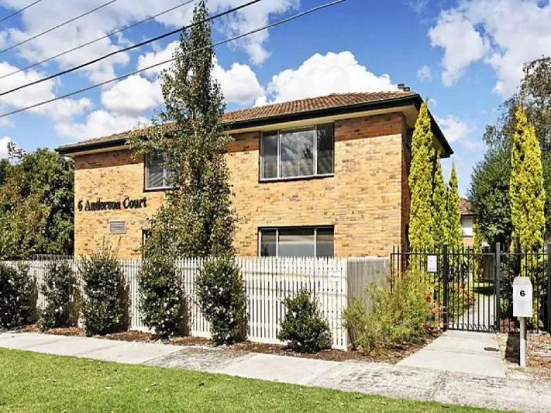 1 BEDROOM UNIT IN A LOVELY GARDEN SETTING