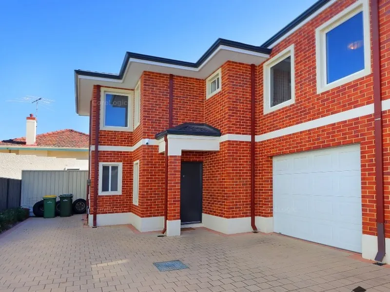 TRENDY TOWNHOUSE LIVING