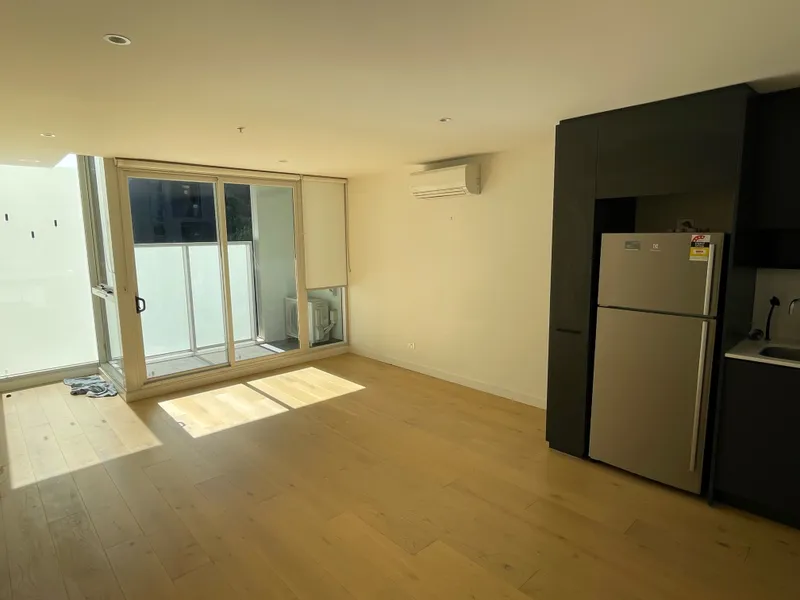 Immaculate 1 Bedroom Apartment