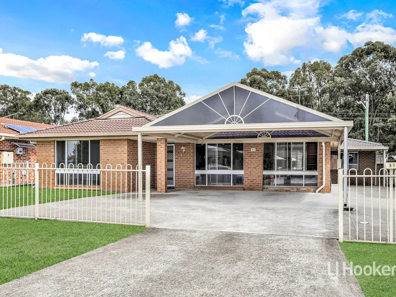 BEAUTIFUL 4 BED HOUSE + GRANNY FLAT IN A PRIME LOCATION - 643M2 BLOCK