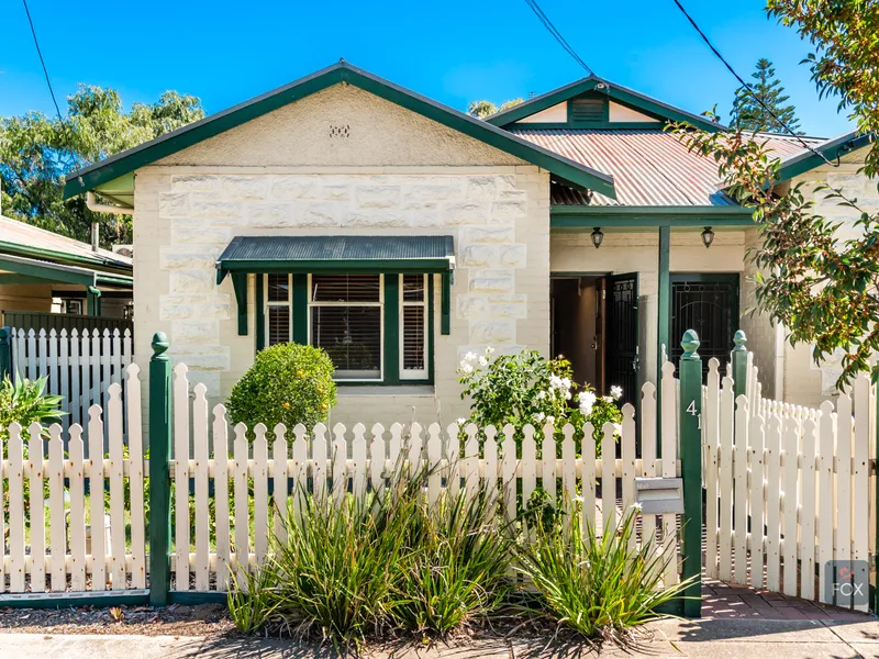 Delightful Stone Fronted Maisonette in an Unbeatable Position