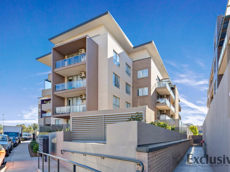 NEAR NEW MODERN 3 BEDROOM UNIT!