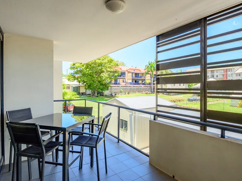 FULLY FURNISHED, SELF CONTAINED APARTMENT IN THE GLADSTONE CBD